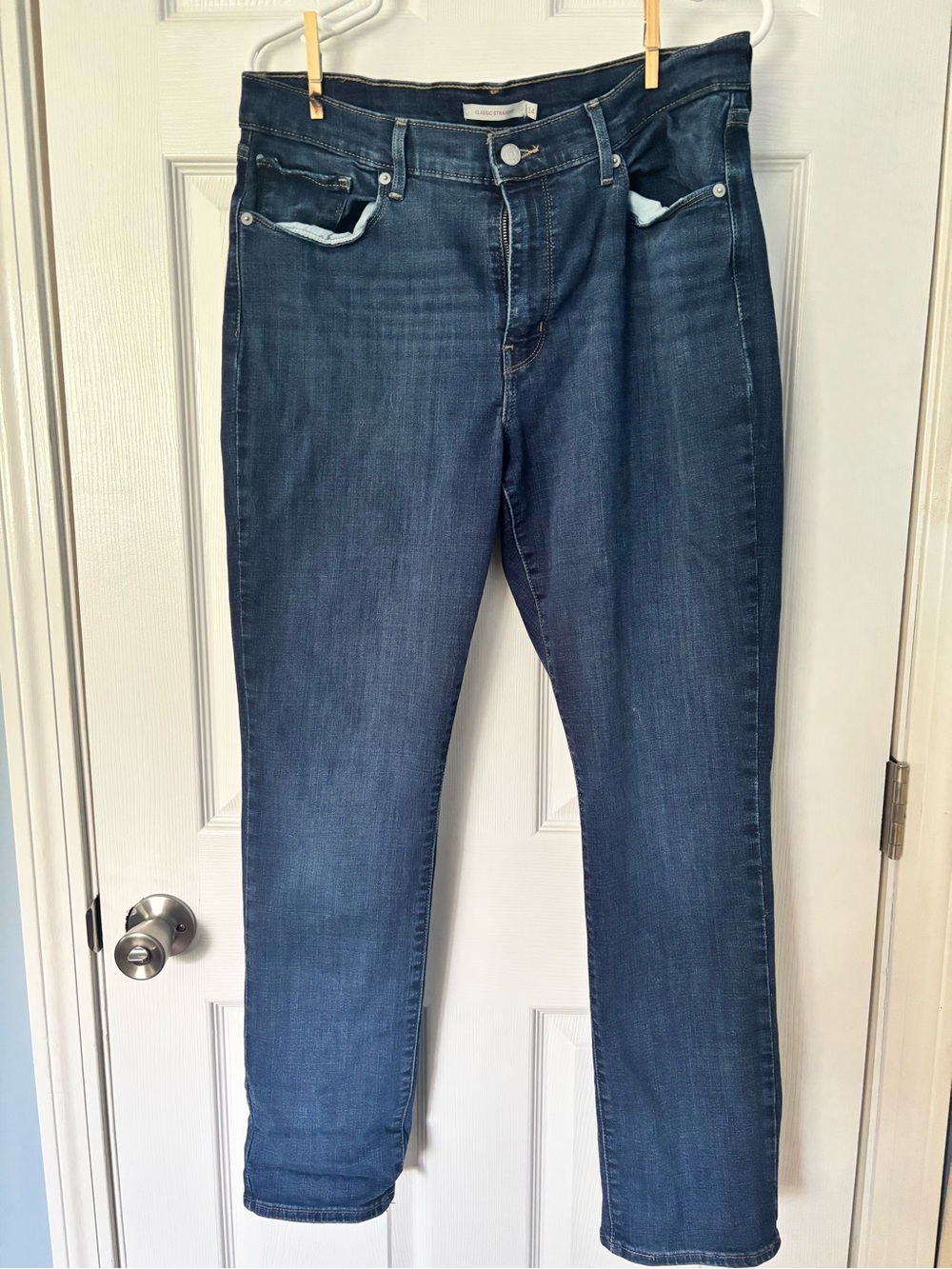 Levi's Women's Straight Leg Jeans in Dark Blue Wash